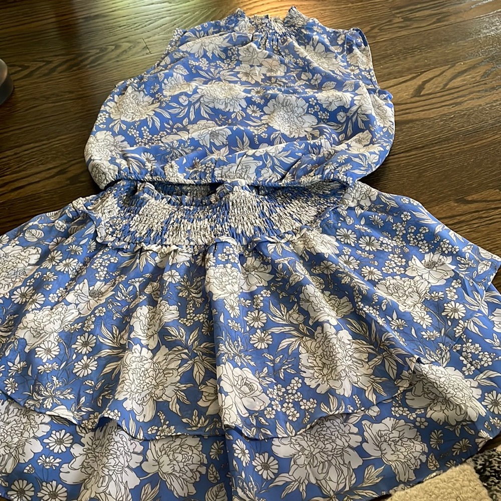 Express matching top and skirt set